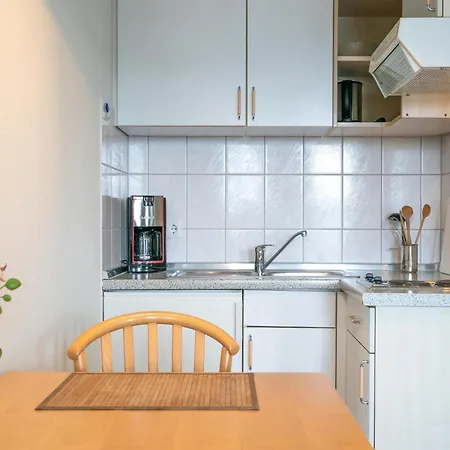 Mit Moeblierten Balkon In Apartment