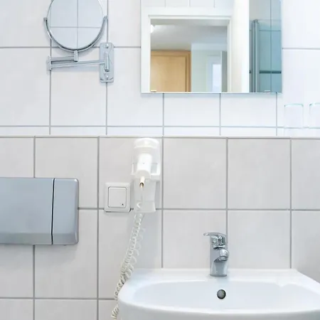 Mit Moeblierten Balkon In Apartment Sellin (Rugen)
