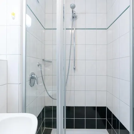 Mit Moeblierten Balkon In