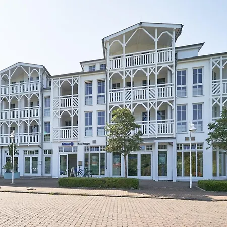 Mit Moeblierten Balkon In