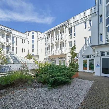 Apartment Mit Moeblierten Balkon In *